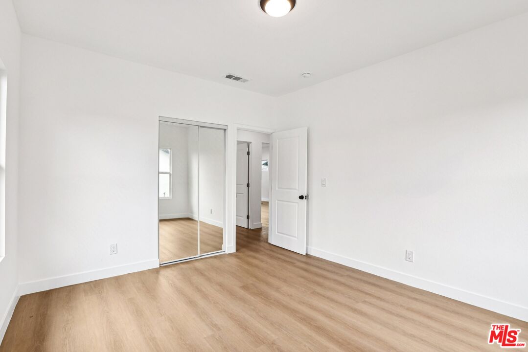 1320 W 51st Pl
