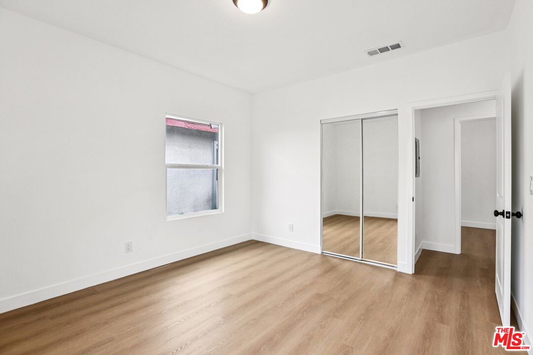 1320 W 51st Pl