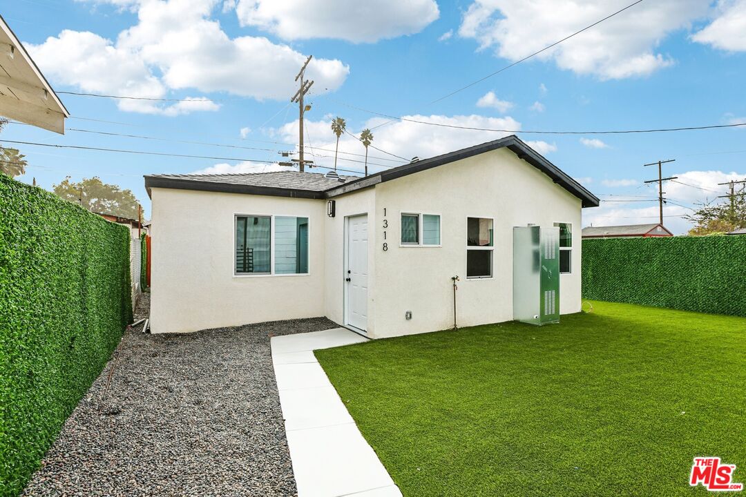1320 W 51st Pl
