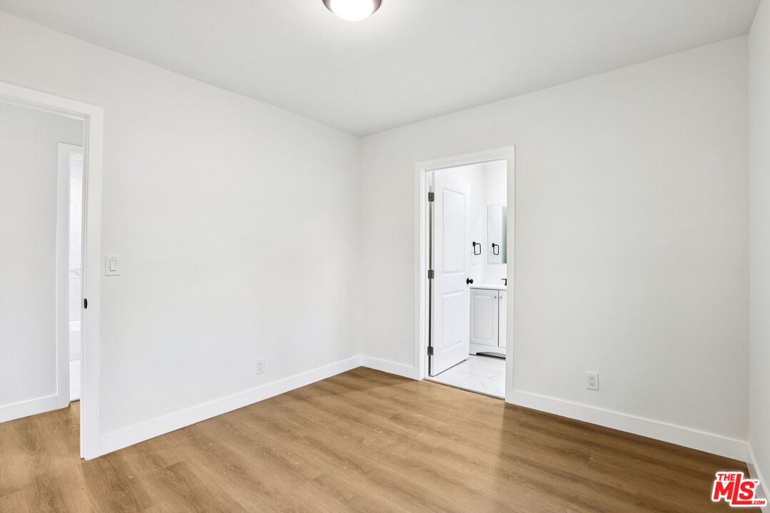 1320 W 51st Pl