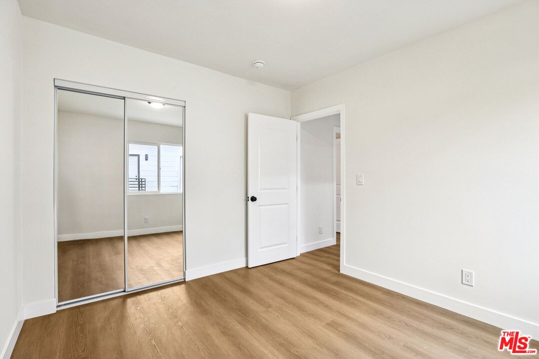 1320 W 51st Pl