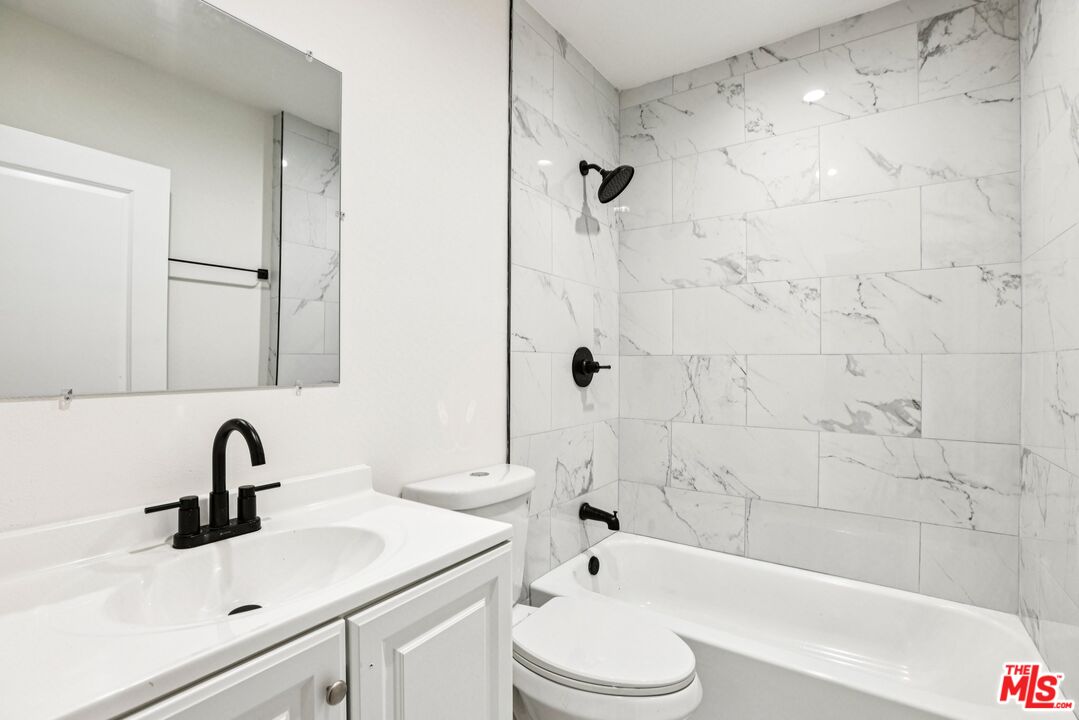 1320 W 51st Pl