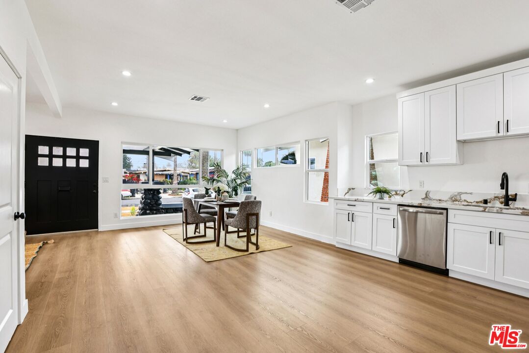 1320 W 51st Pl