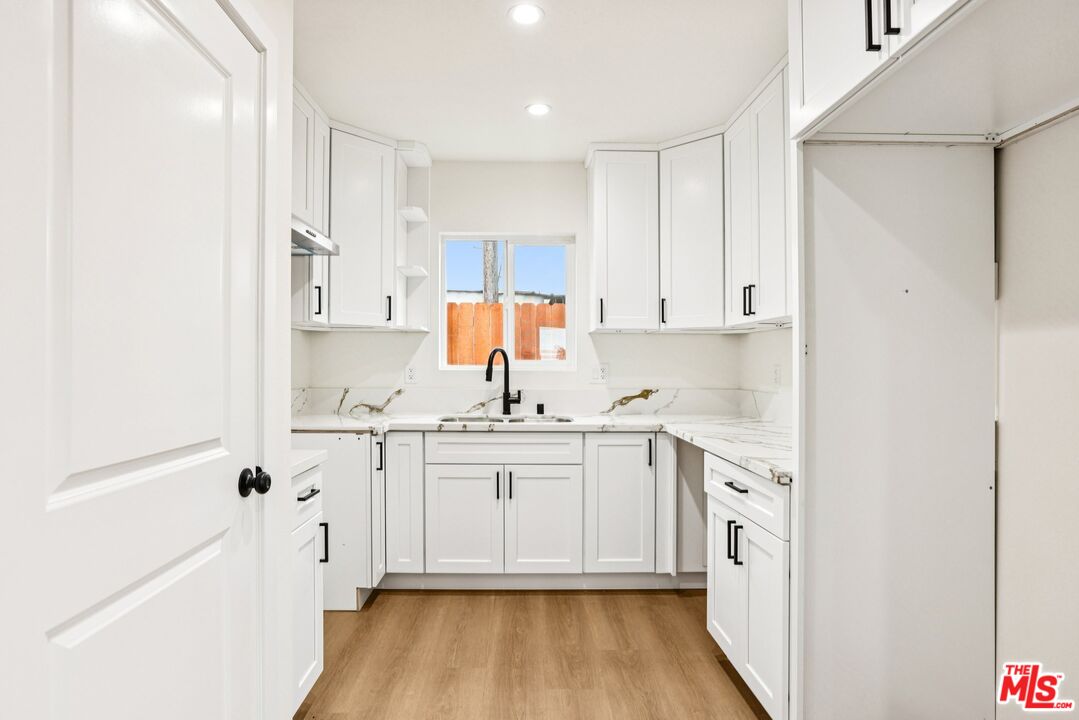 1320 W 51st Pl
