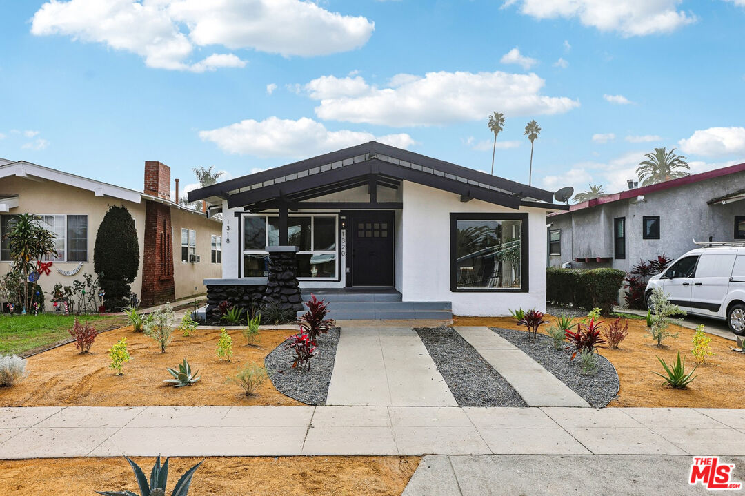 1320 W 51st Pl