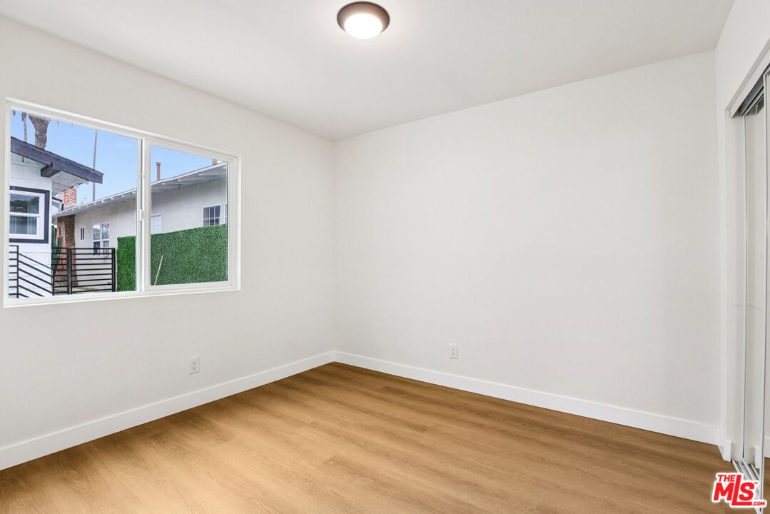 1320 W 51st Pl