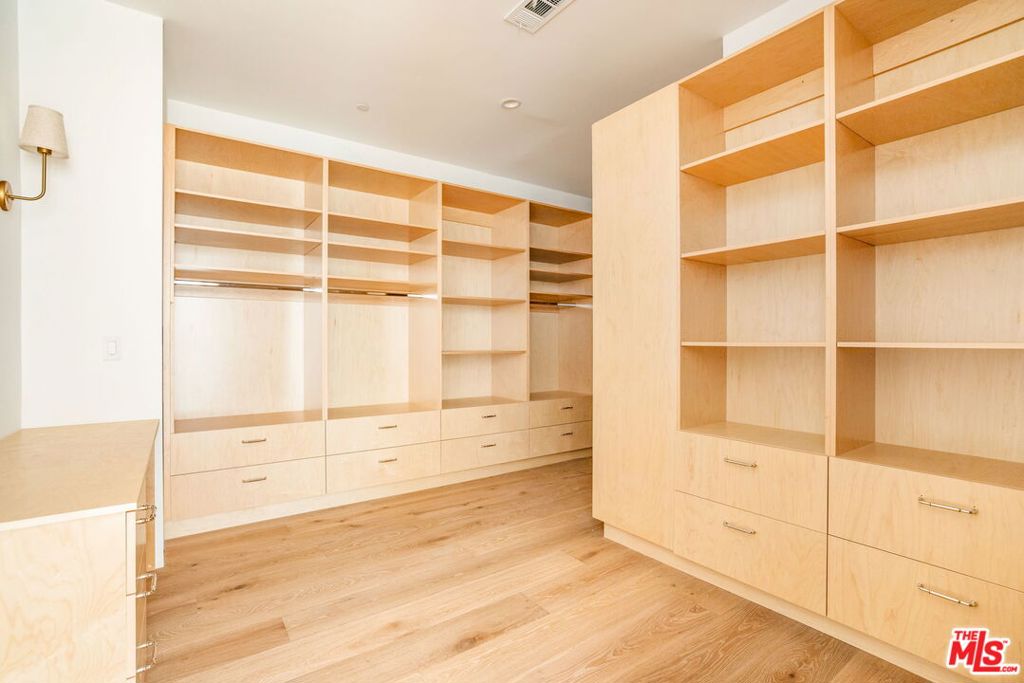 16815 Shileno Place