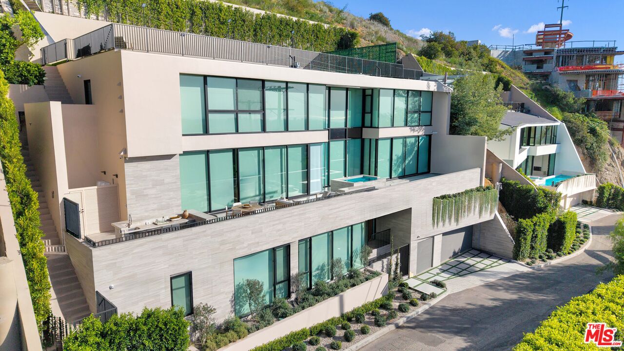 8765 Hollywood