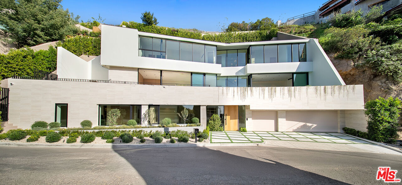 8765 Hollywood