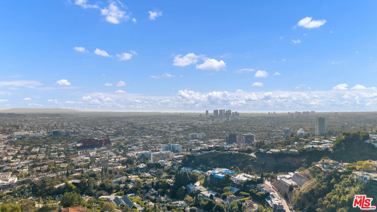 8765 Hollywood