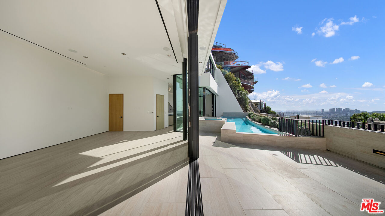 8765 Hollywood