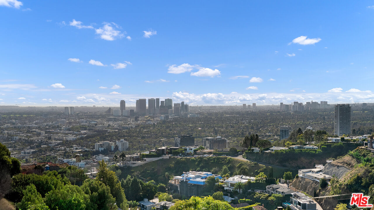 8765 Hollywood