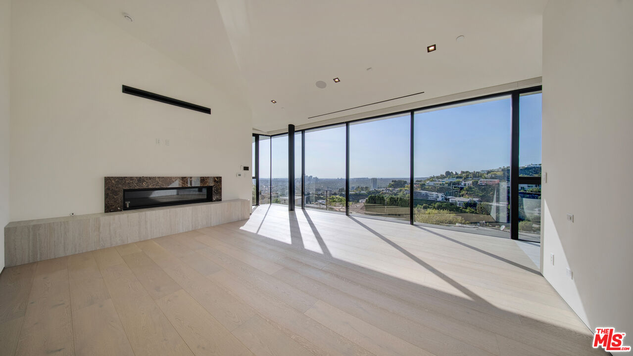 8765 Hollywood