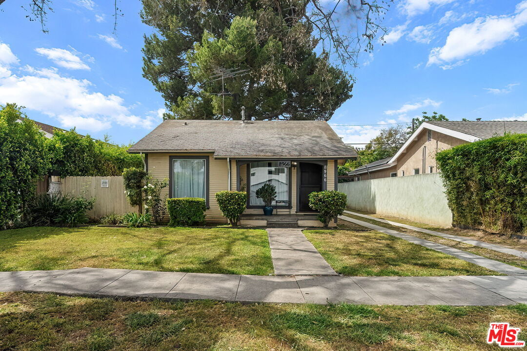 8966 Cadillac Ave