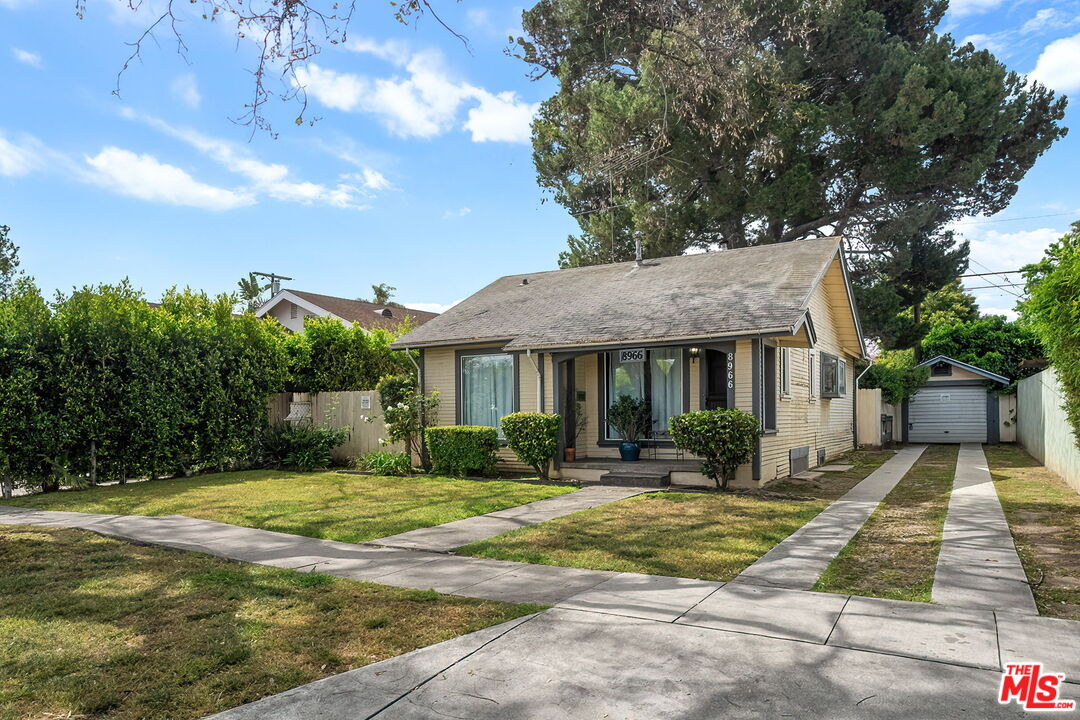 8966 Cadillac Ave