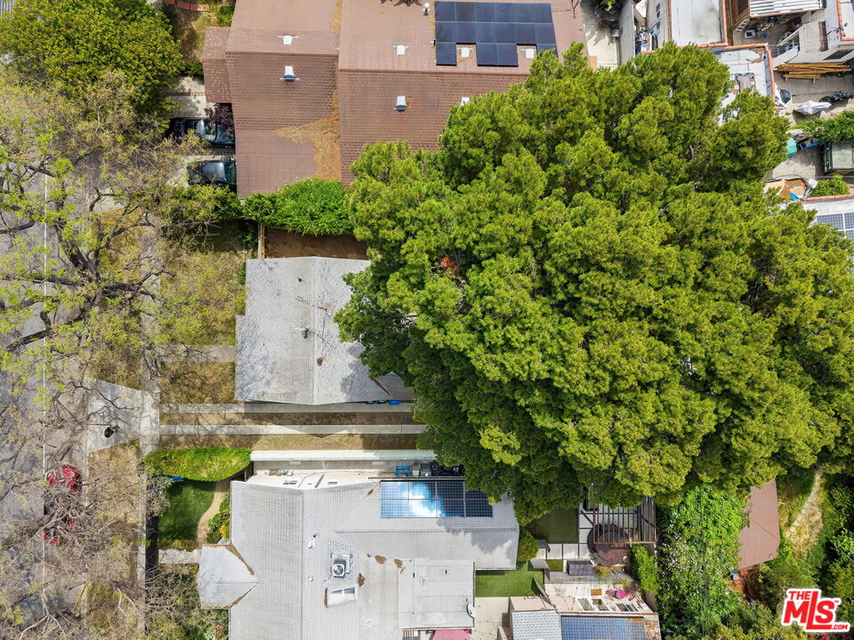 8966 Cadillac Ave
