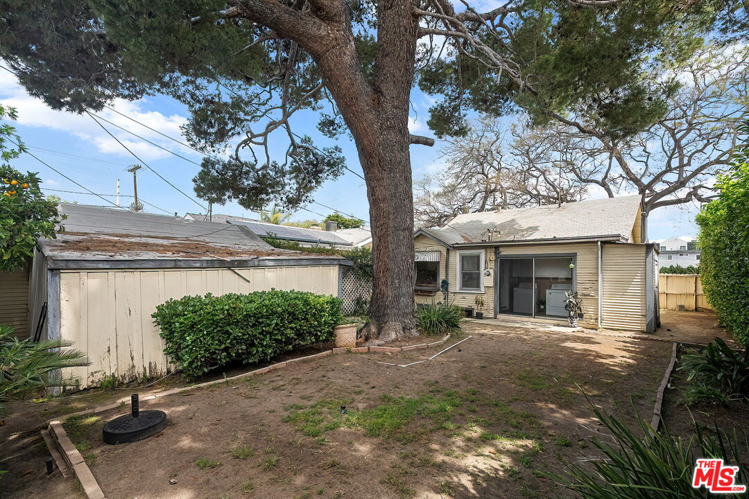 8966 Cadillac Ave