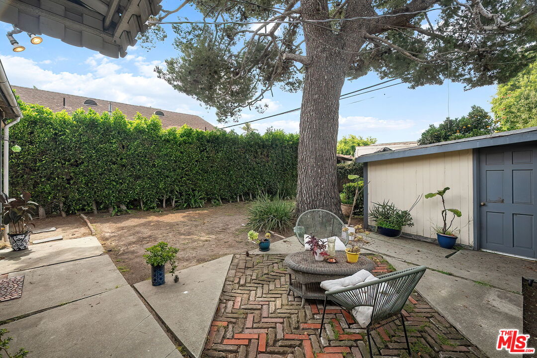 8966 Cadillac Ave