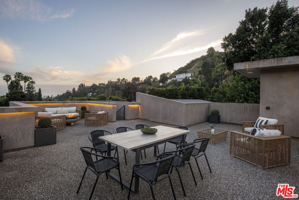 1845 Coldwater Canyon Drive