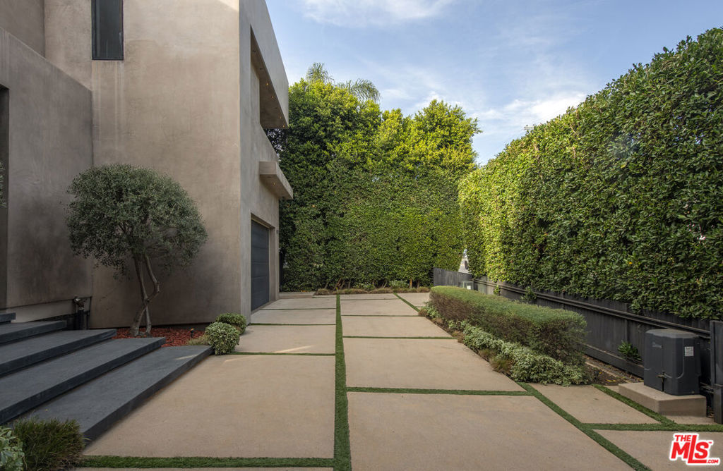 1845 Coldwater Canyon Drive