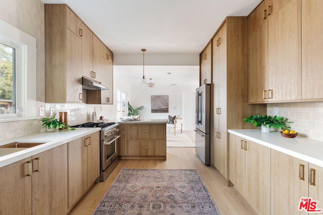 1317 W 48th St