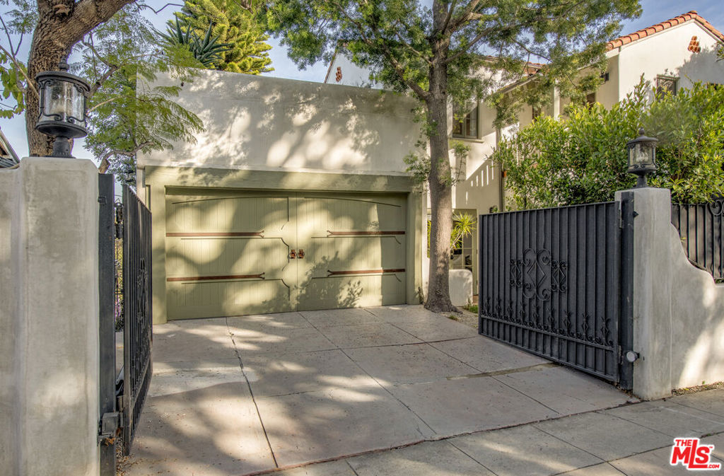 1982 N Normandie Avenue