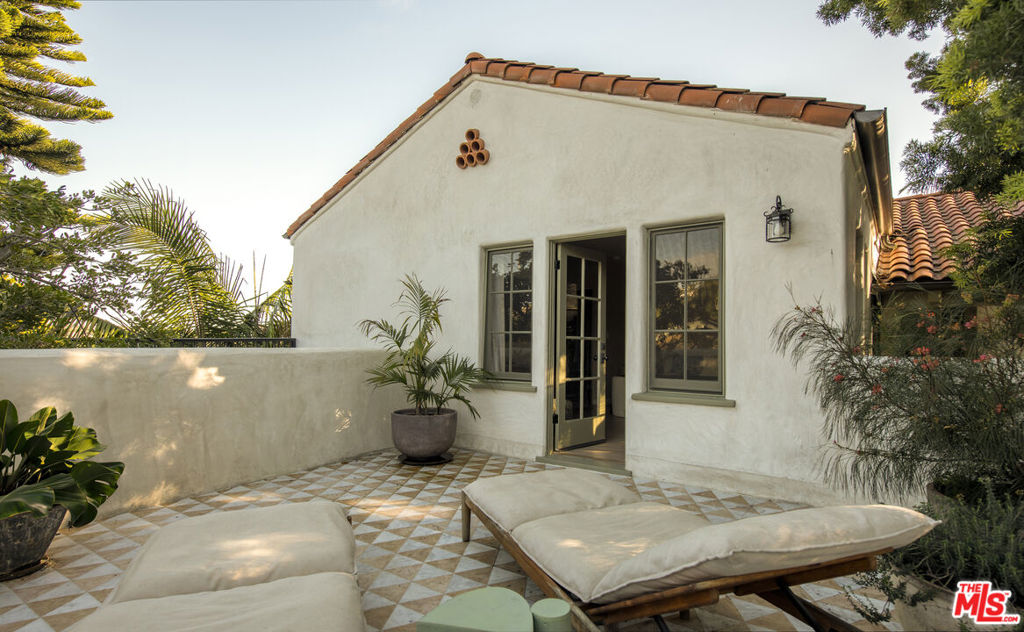 1982 N Normandie Avenue