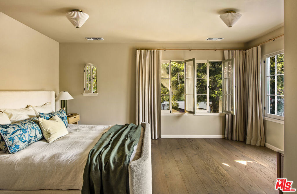 1982 N Normandie Avenue