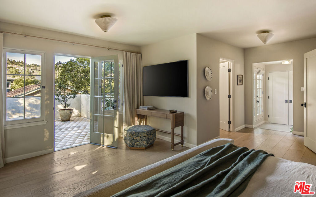 1982 N Normandie Avenue