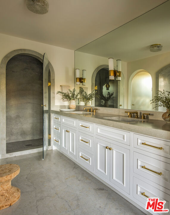 1982 N Normandie Avenue