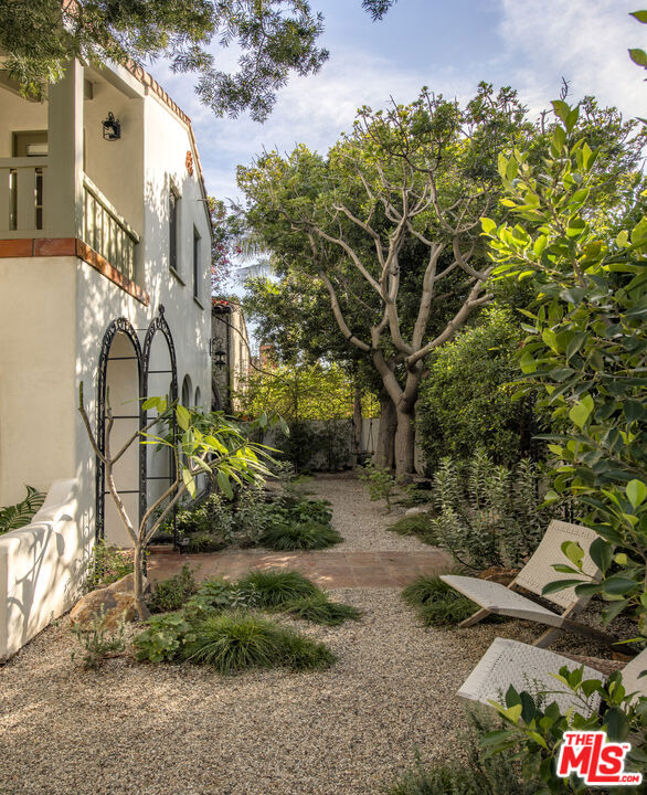 1982 N Normandie Avenue