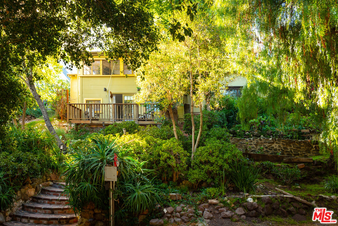 913 FERNWOOD PACIFIC DR