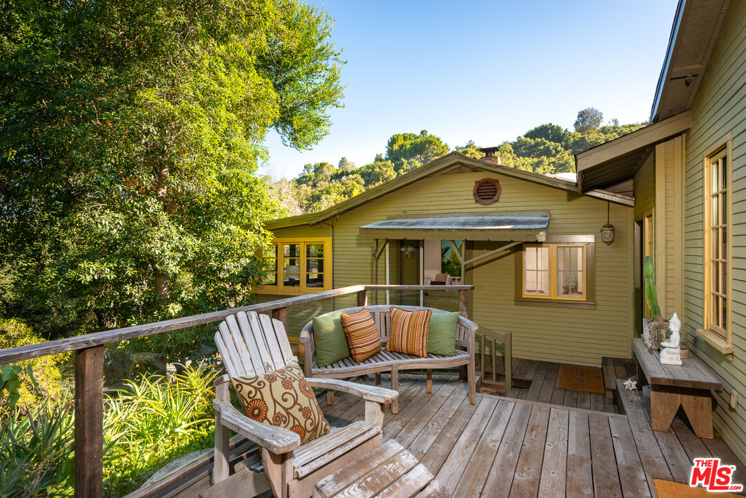 913 FERNWOOD PACIFIC DR