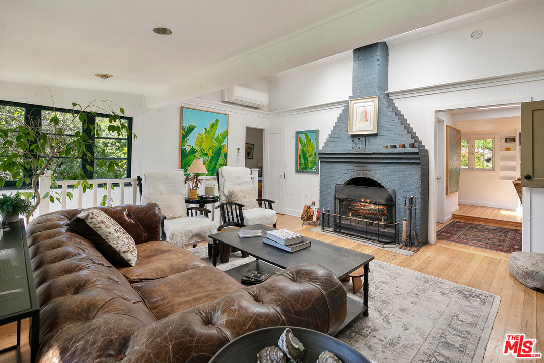 913 FERNWOOD PACIFIC DR