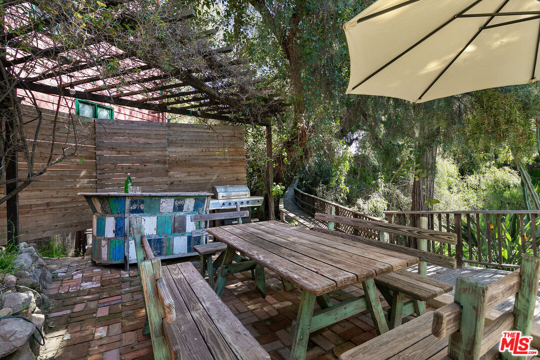 913 FERNWOOD PACIFIC DR
