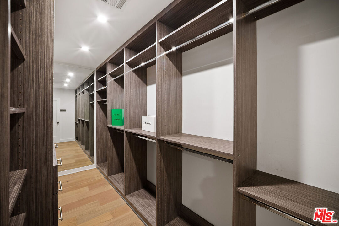 6152 Saint Clair Ave