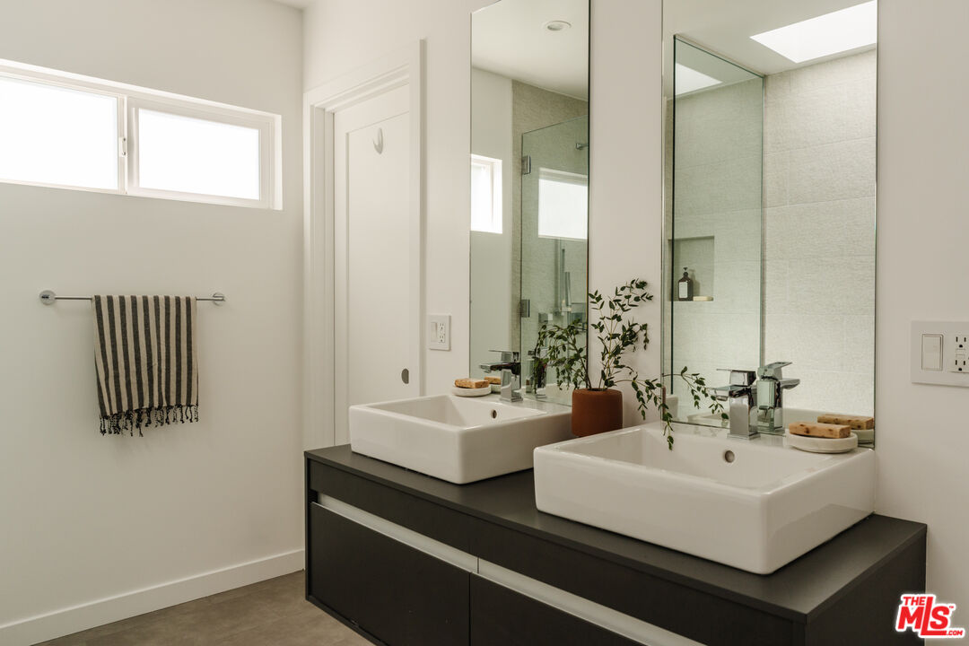 6152 Saint Clair Ave