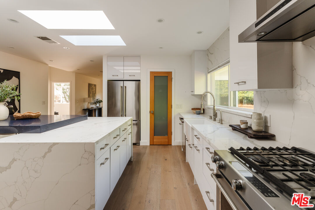 6152 Saint Clair Ave