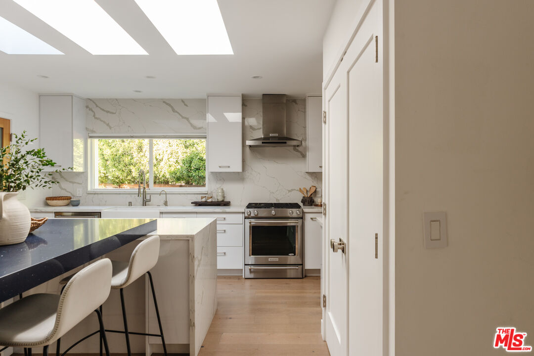 6152 Saint Clair Ave