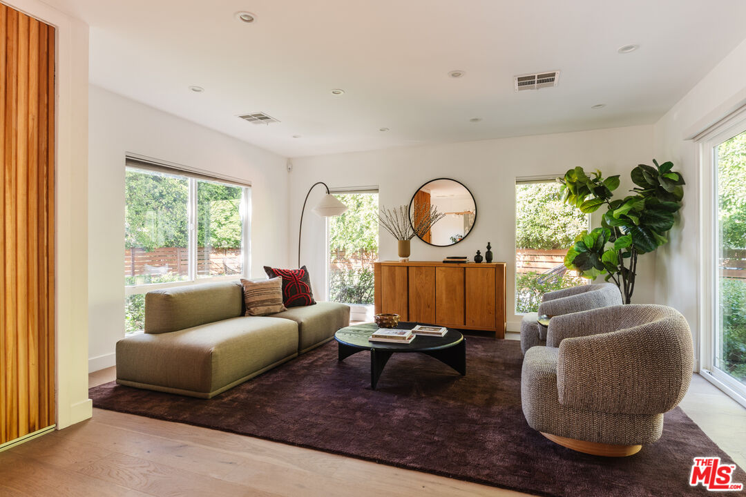 6152 Saint Clair Ave