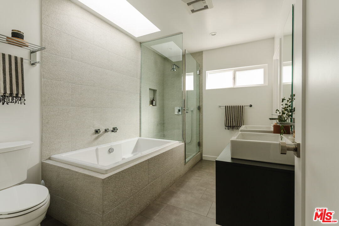 6152 Saint Clair Ave