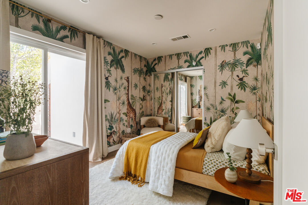 6152 Saint Clair Ave