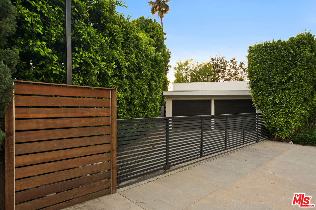 6152 Saint Clair Ave