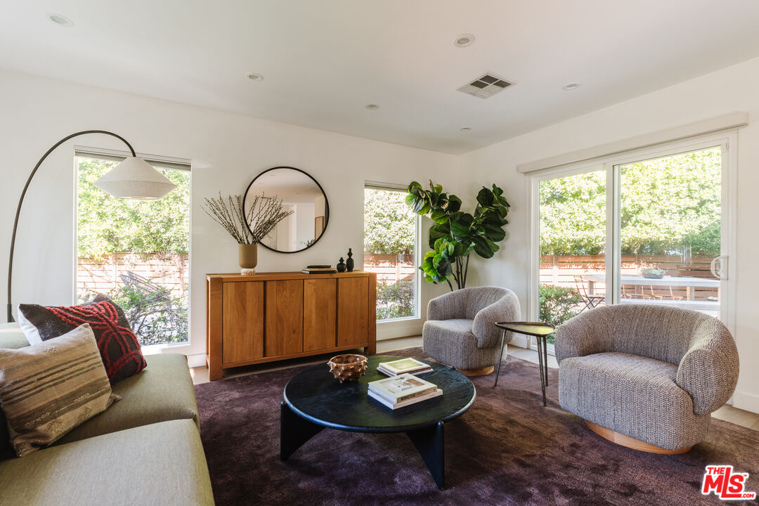 6152 Saint Clair Ave