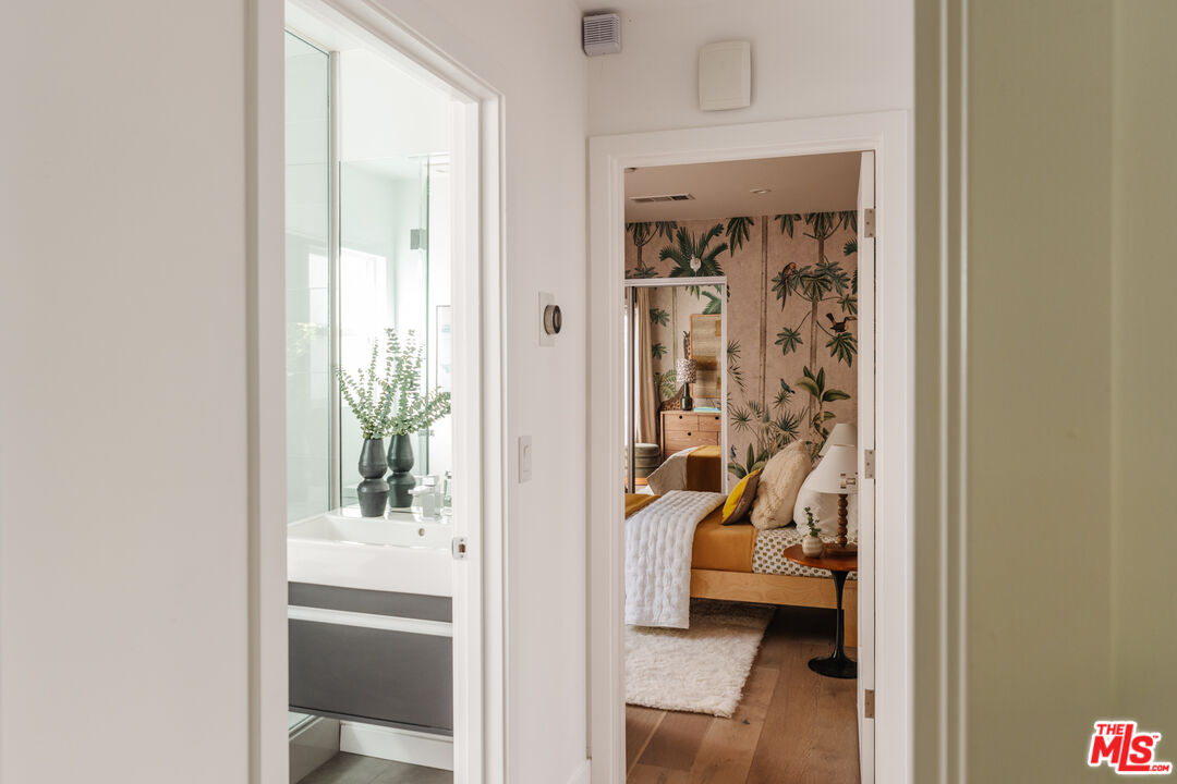 6152 Saint Clair Ave