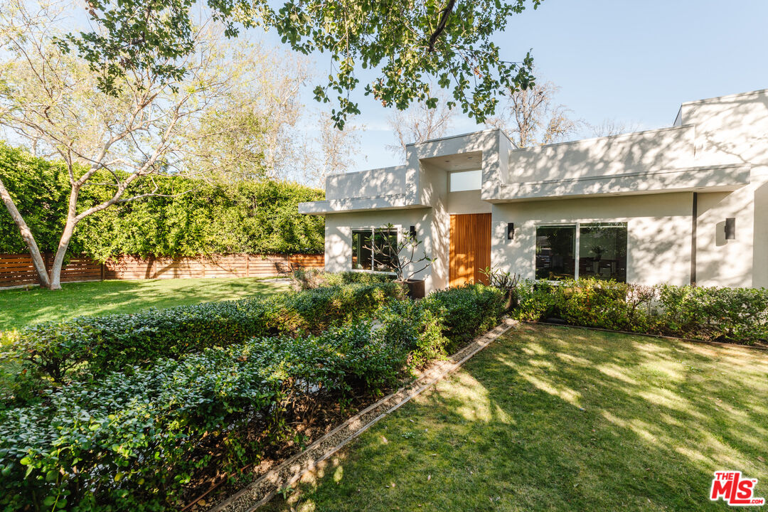 6152 Saint Clair Ave