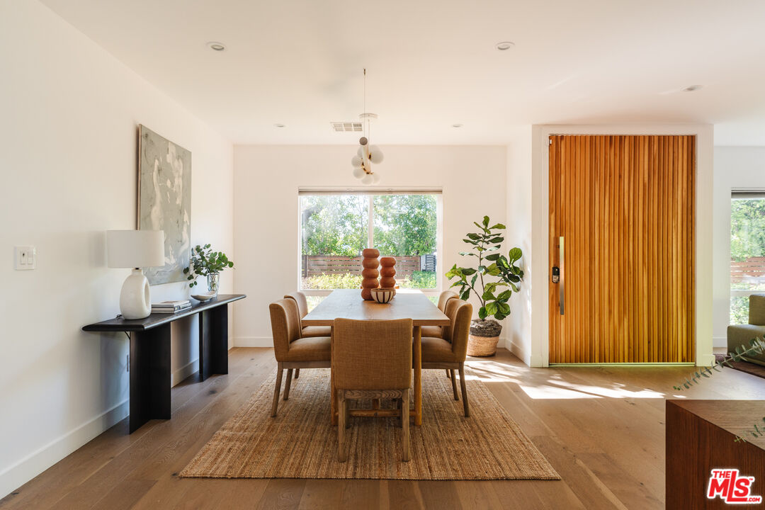 6152 Saint Clair Ave