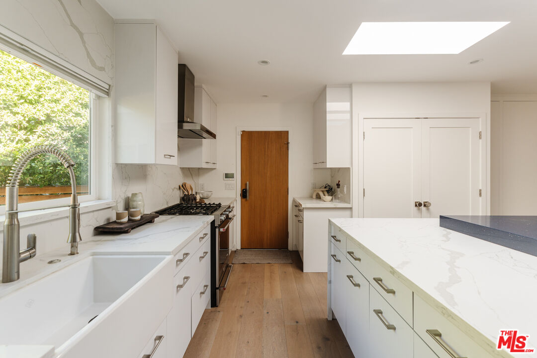 6152 Saint Clair Ave