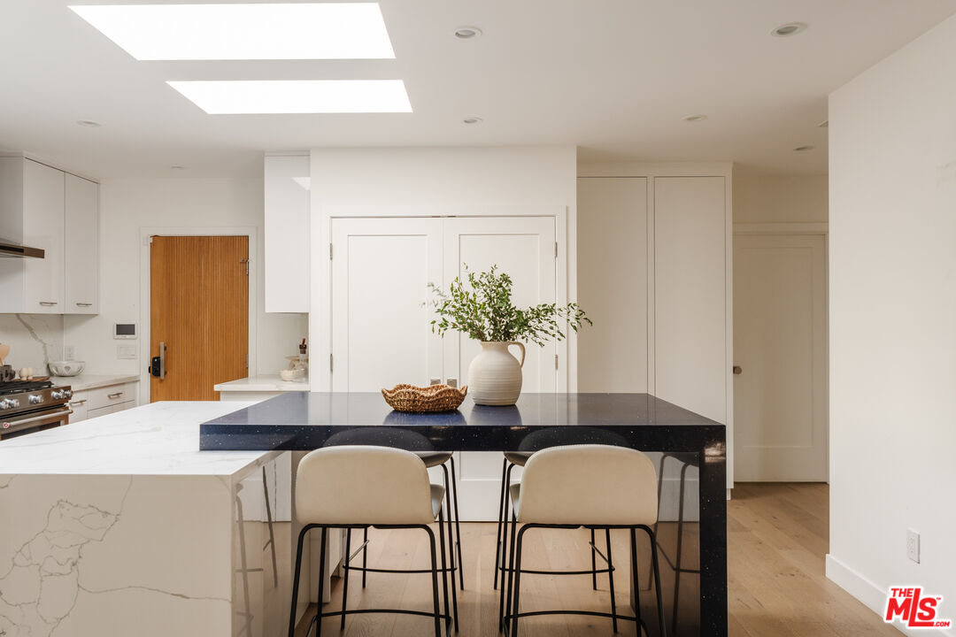 6152 Saint Clair Ave