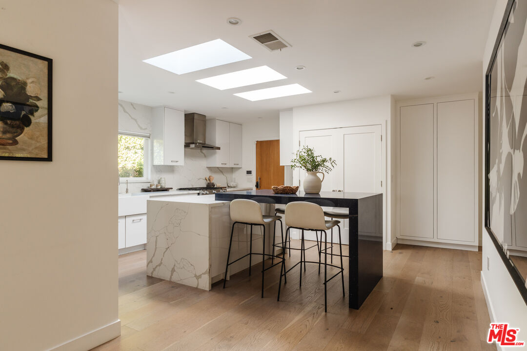 6152 Saint Clair Ave